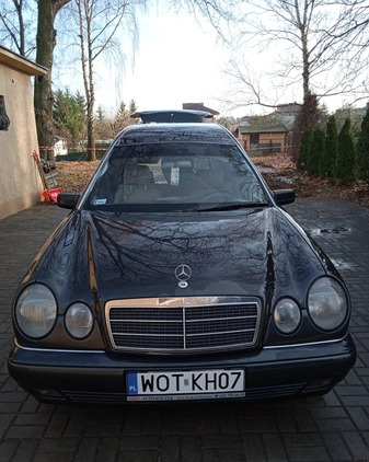 Mercedes-Benz Klasa E cena 19065 przebieg: 174500, rok produkcji 1999 z Otwock małe 172